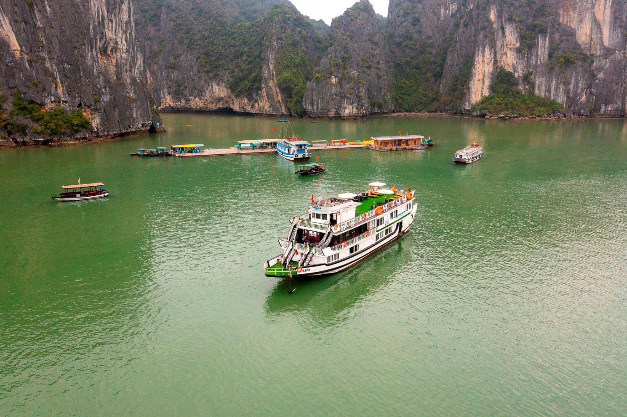Отель Halong Fantasea Cruise Халонг Экстерьер фото