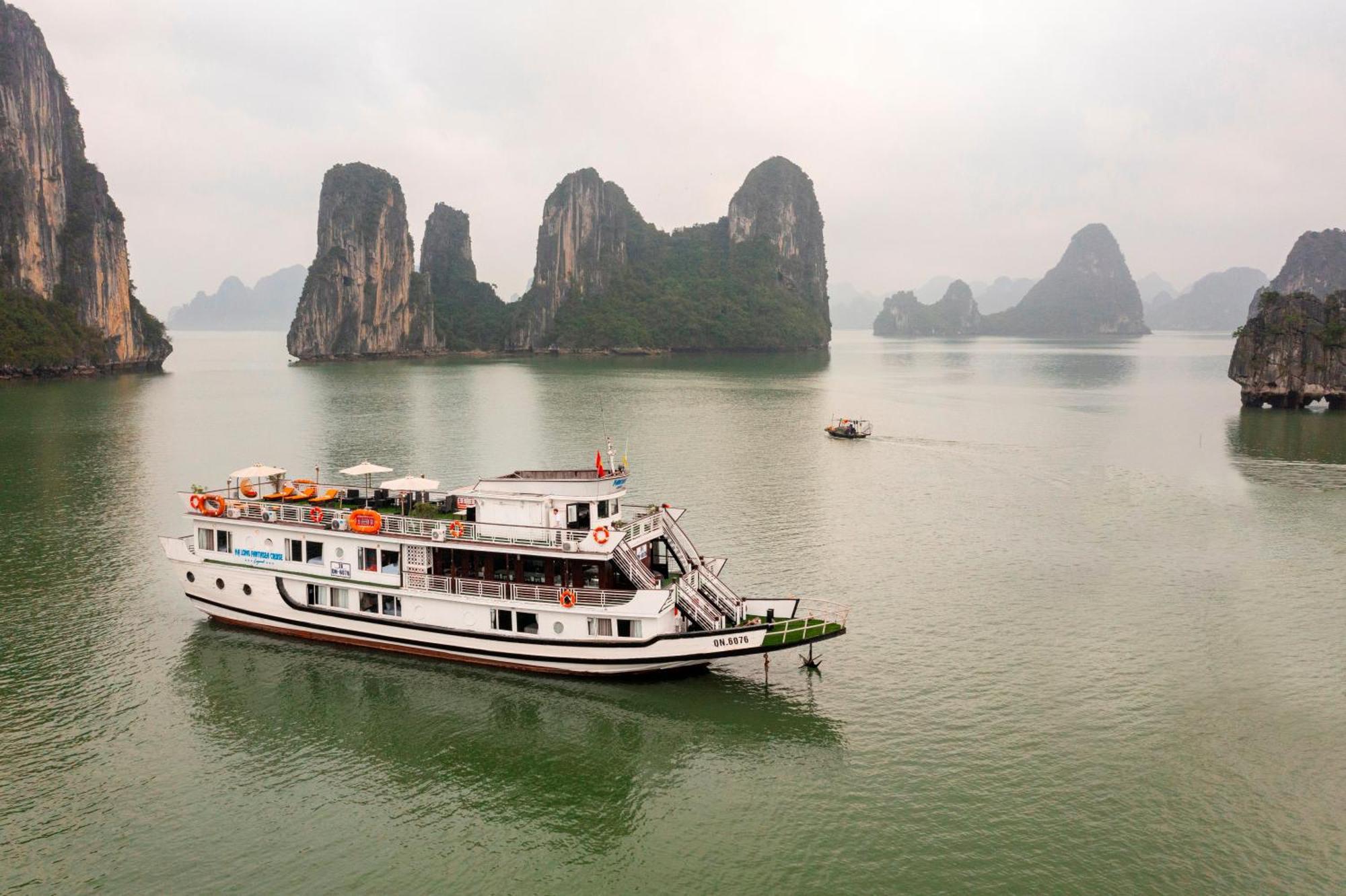 Отель Halong Fantasea Cruise Халонг Экстерьер фото